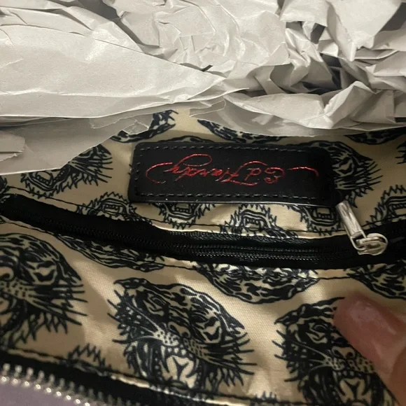 Ed Hardy Nova black crossbody bag with Red Hearts Design and embellishments BNWT - Picture 5 of 8